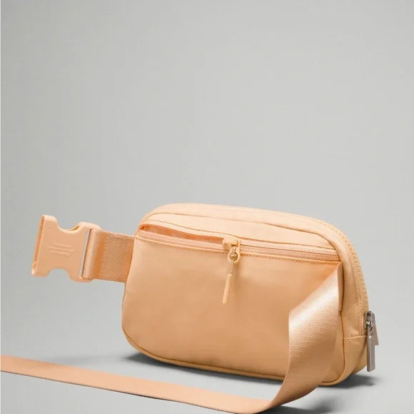 NWT Lululemon Everywhere Belt Bag 1L in Summer Glow - Picture 4 of 11